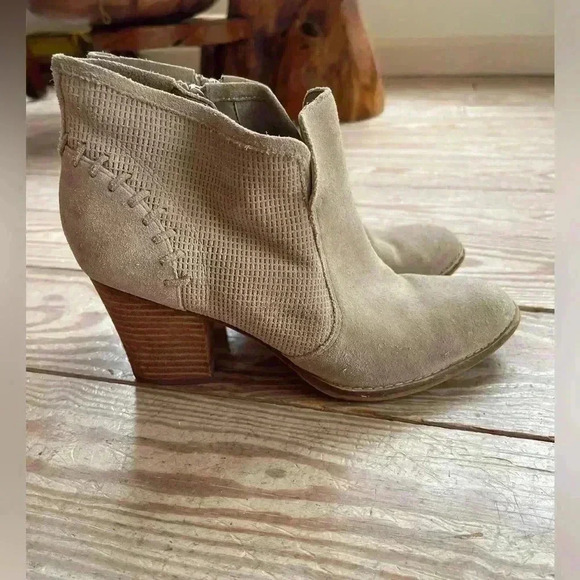 Marc Fisher Women's Cadis Ankle Booties size 7.5 - Picture 2 of 5